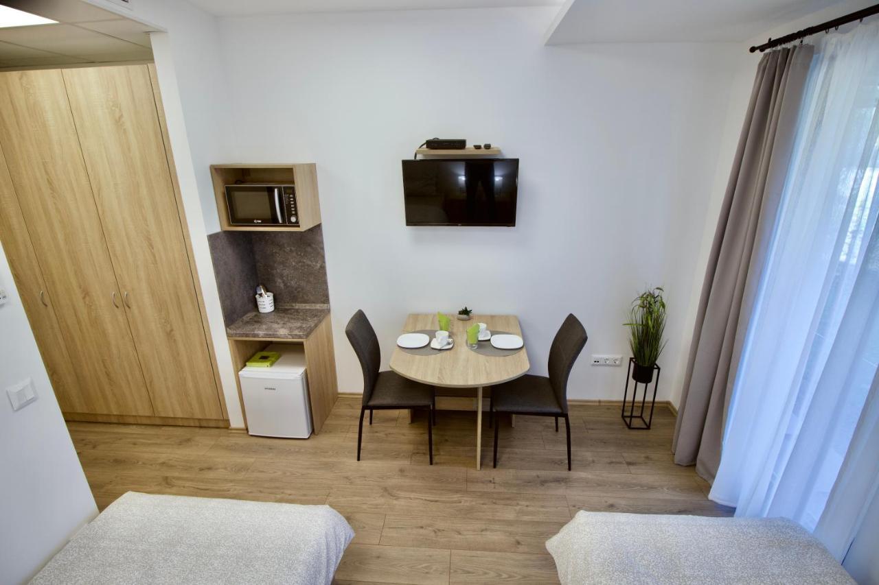Sport Centrum Apartman Papa Bagian luar foto