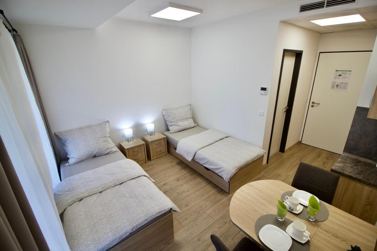 Sport Centrum Apartman Papa Bagian luar foto
