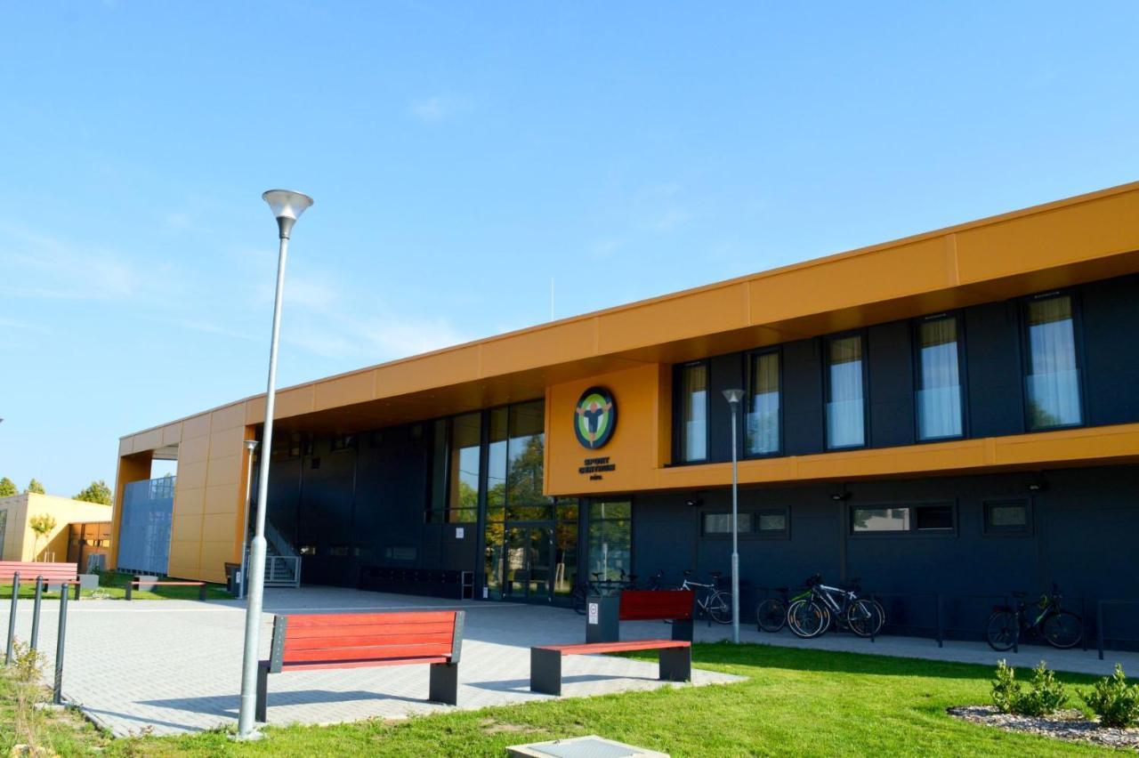 Sport Centrum Apartman Papa Bagian luar foto
